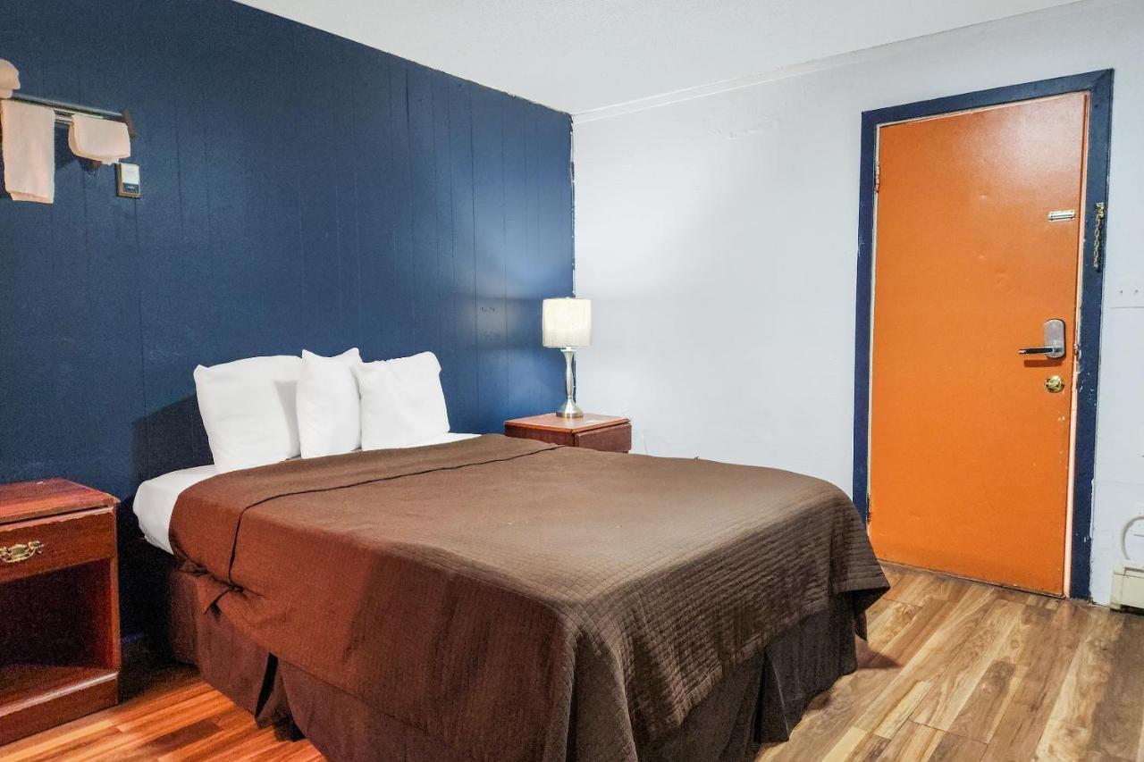 Oyo Hotel Colby, Ks Kültér fotó