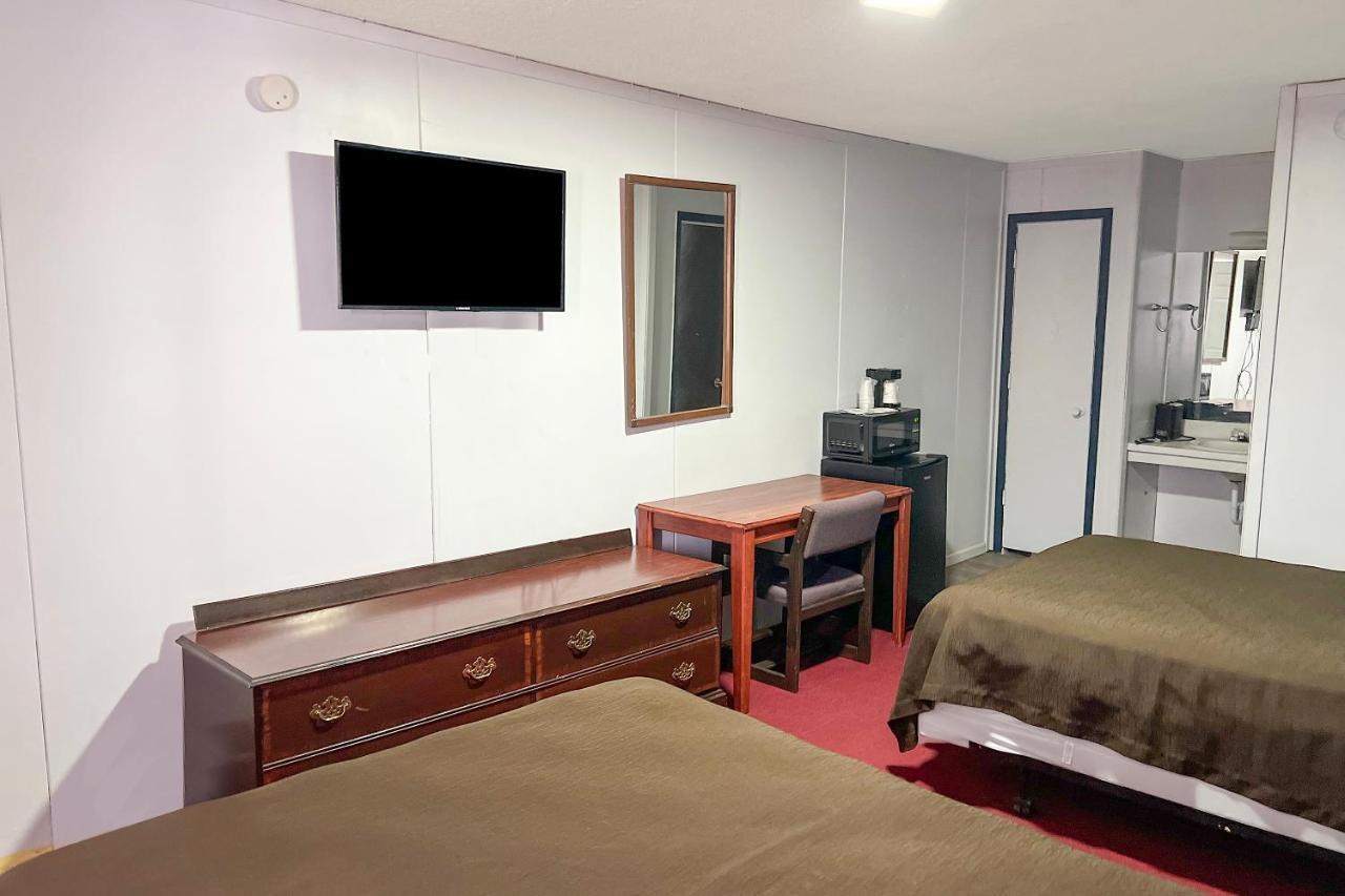 Oyo Hotel Colby, Ks Kültér fotó