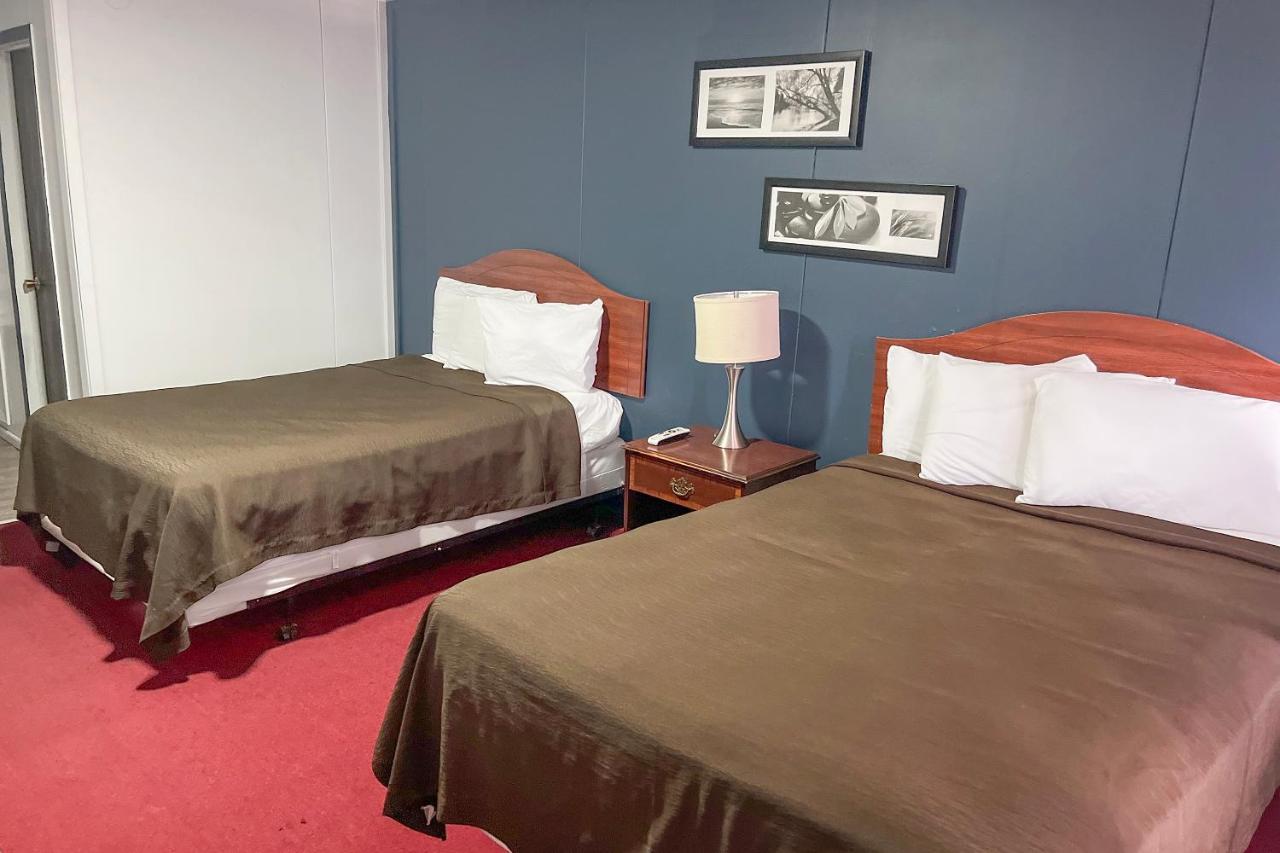 Oyo Hotel Colby, Ks Kültér fotó