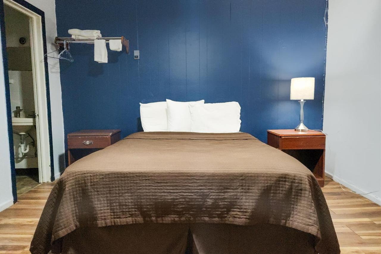 Oyo Hotel Colby, Ks Kültér fotó